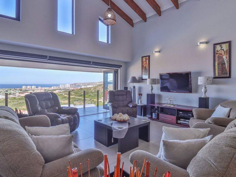 Elevated Elegance - 4 Bedroom Home with Panoramic Sea Views - Photo 6