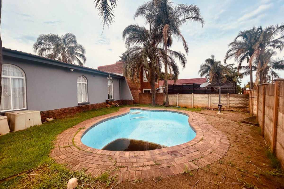 4 bedroom house fro sale in Vryheid - Photo 5