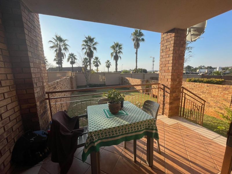 Investor Opportunity – 2 Bedroom Ground Floor Unit in Secure Estate - Photo 4