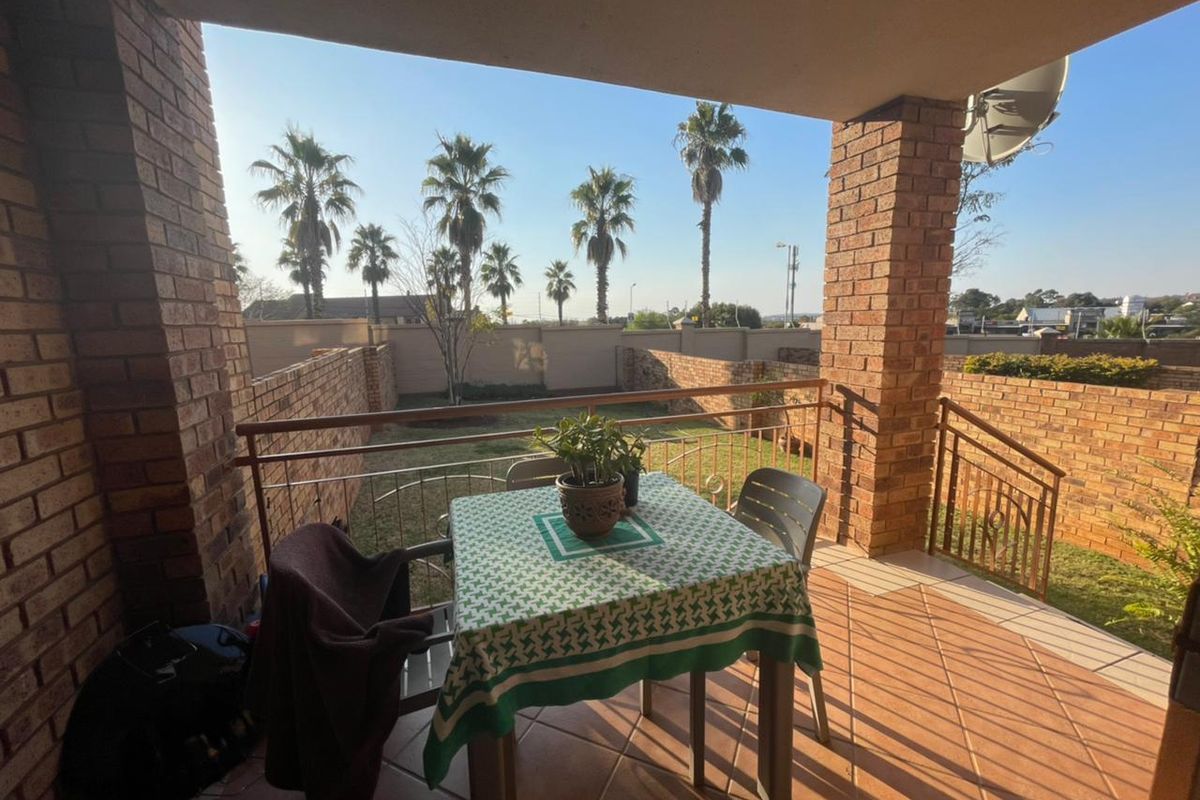 Investor Opportunity – 2 Bedroom Ground Floor Unit in Secure Estate - Photo 4