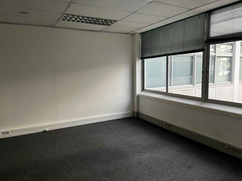Superb Views & Air Conditioned Offices in Milnerton - Photo 7