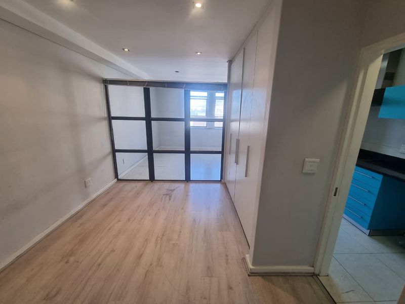 Unfurnished One-Bedroom Apartment To Let in Cape Town City Centre - Photo 8