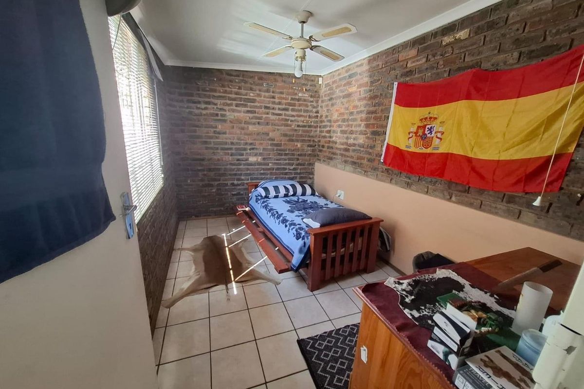 Where family living meets effortless entertaining - In the heart of Kanonkop - Photo 2
