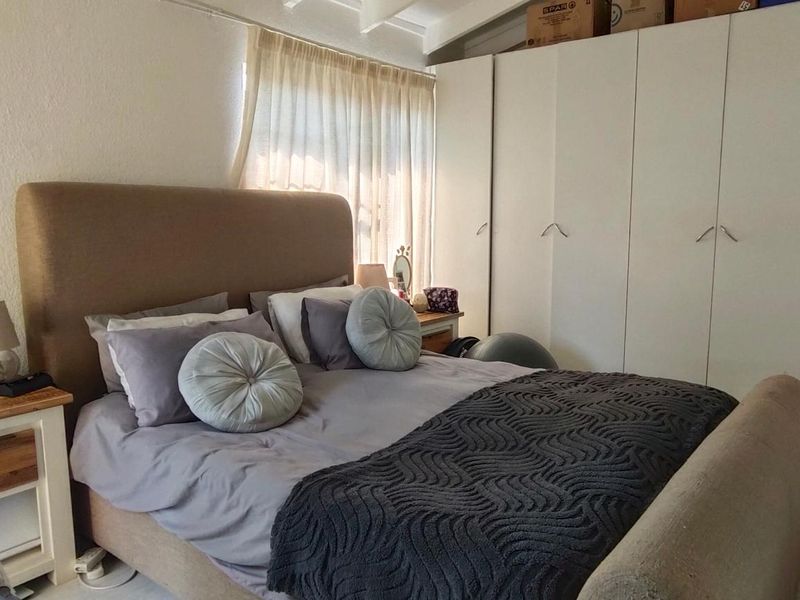 Sought After Complex Offers Neat 2 Bedroom Simplex - Photo 4