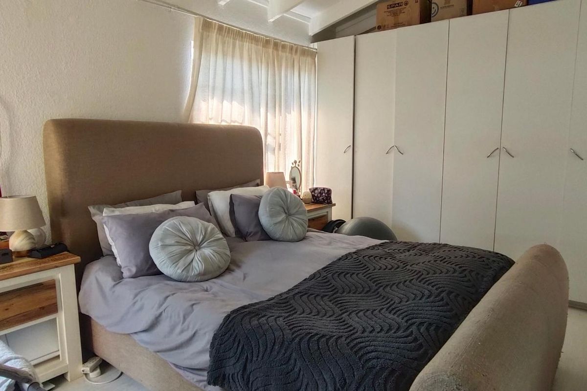 Sought After Complex Offers Neat 2 Bedroom Simplex - Photo 4