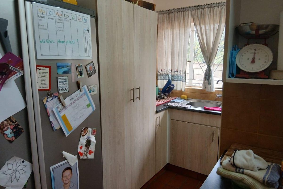 House for Sale with a Flat – Spacious Family Living - Photo 2