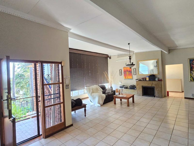 Double Storey Family home with Flatlet & Pool In Sinoville above Braam Pretorius - Photo 5