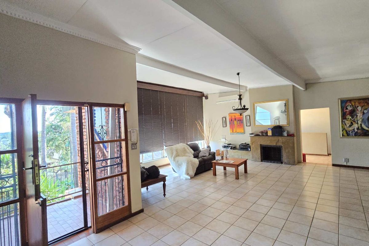 Double Storey Family home with Flatlet & Pool In Sinoville above Braam Pretorius - Photo 5