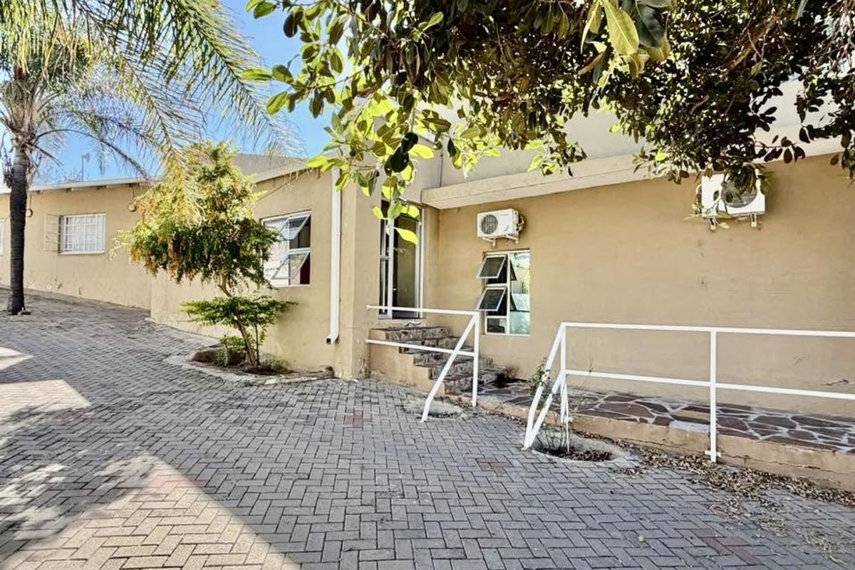 PRIME INVESTMENT OPPORTUNITY, HOCHLANDPARK, WINDHOEK - Photo 2