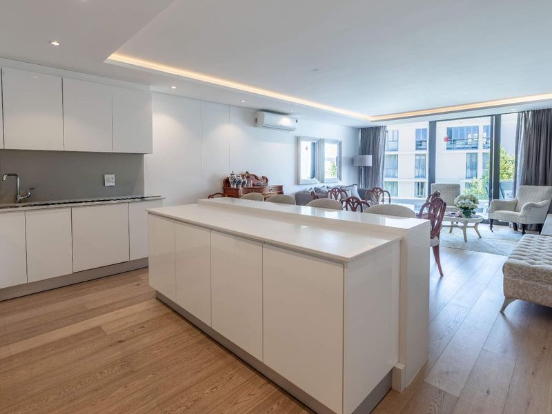 Prime City Living: Secure, Elegant, and Airbnb Friendly! - Photo 3