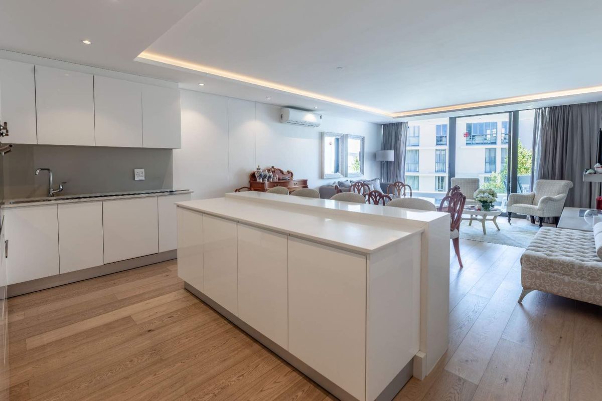 Prime City Living: Secure, Elegant, and Airbnb Friendly! - Photo 3