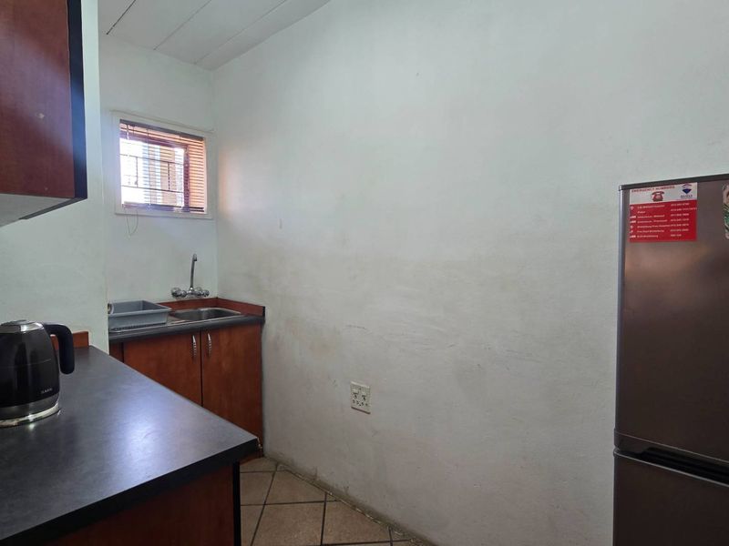 Industrial Workshop with Offices, Mezzanine Storage & Excellent Access - Photo 4