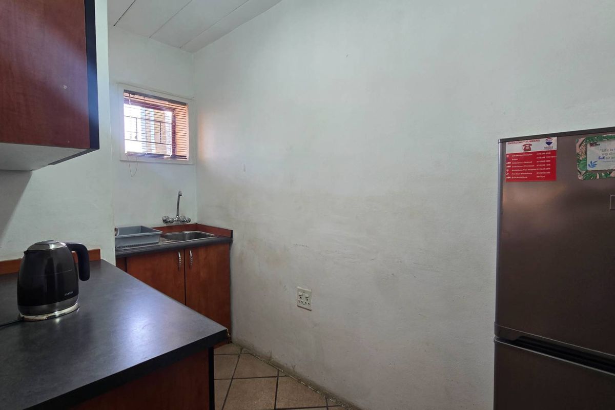 Industrial Workshop with Offices, Mezzanine Storage & Excellent Access - Photo 4