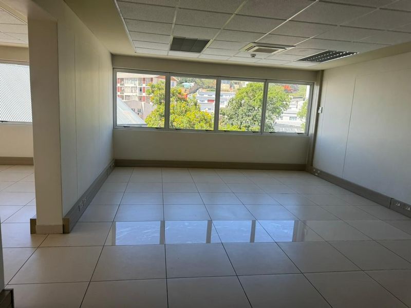 MODERN OFFICES TO LET - SHARED BUILDING - Photo 8