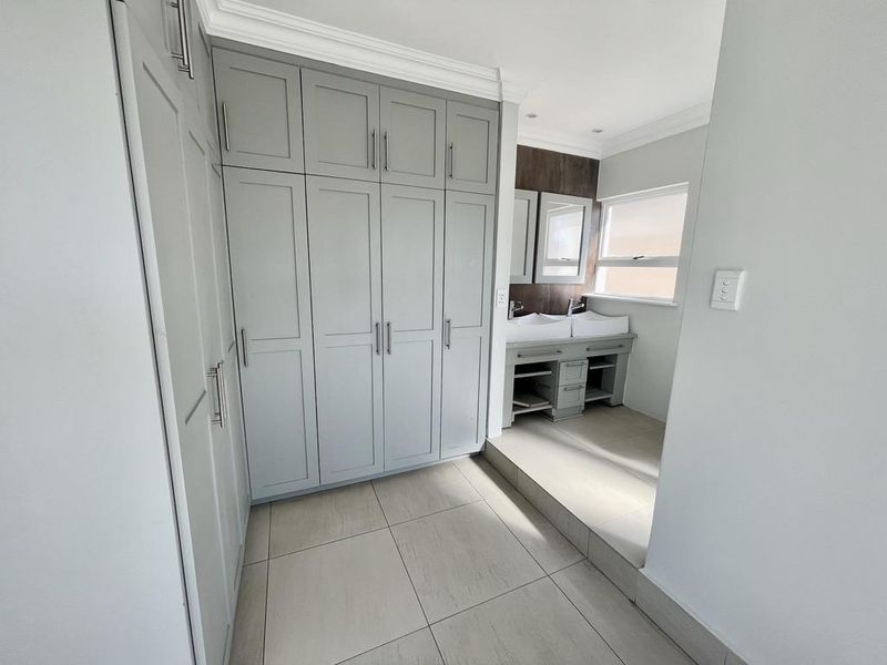 Hendra - Stylish Renovated Duplex in Secure Ilala Ridge Estate | Splash Pool, Study & Triple Garage - Photo 7