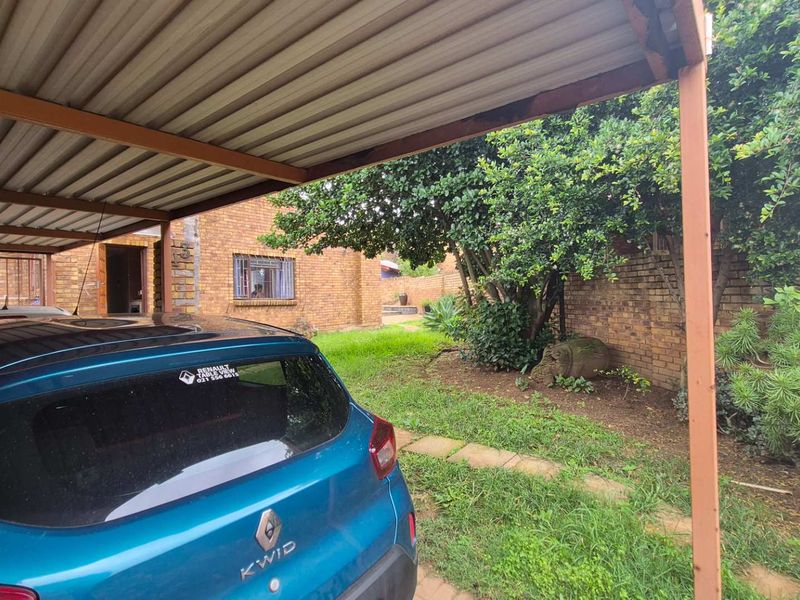 Ferreira Close: Where comfort meets charm, and your future begins - Photo 6