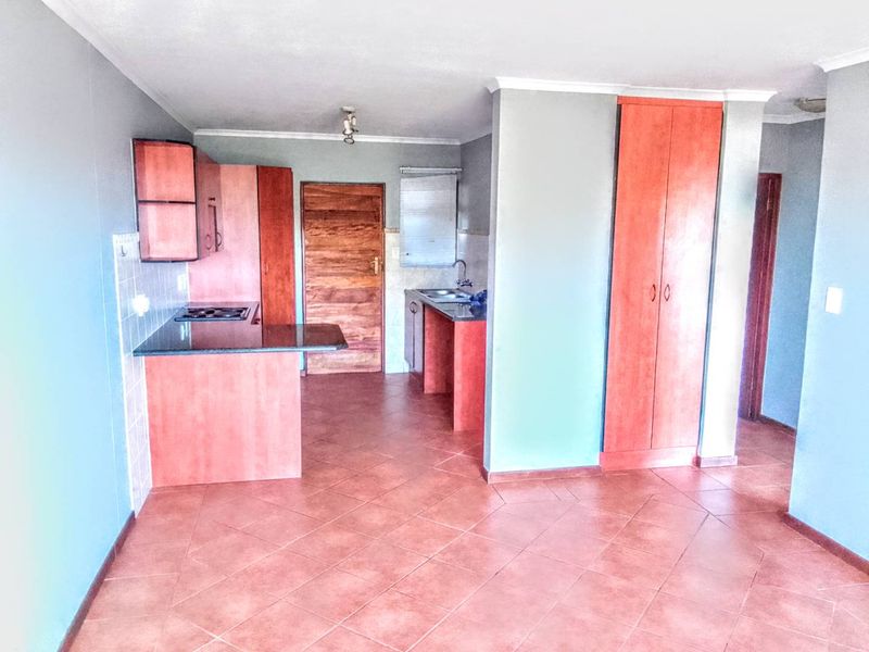 2-bedroom Apartment in a security complex - Photo 9