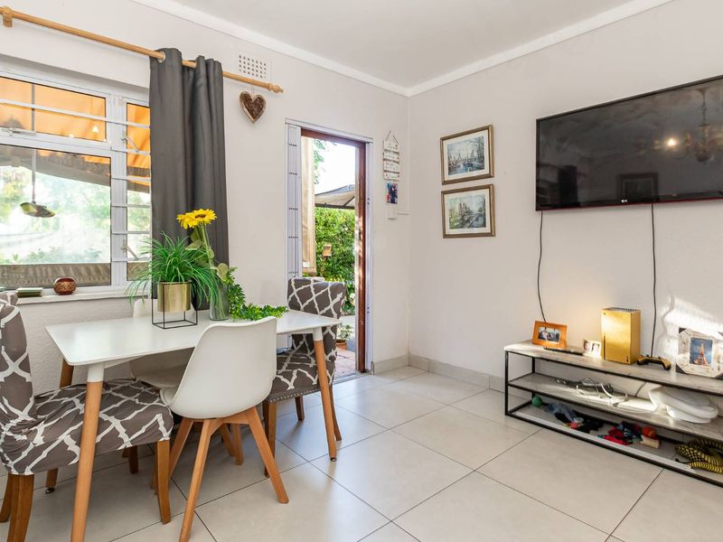 Charming Plumstead Retreat: Comfort & Convenience Await - Photo 10