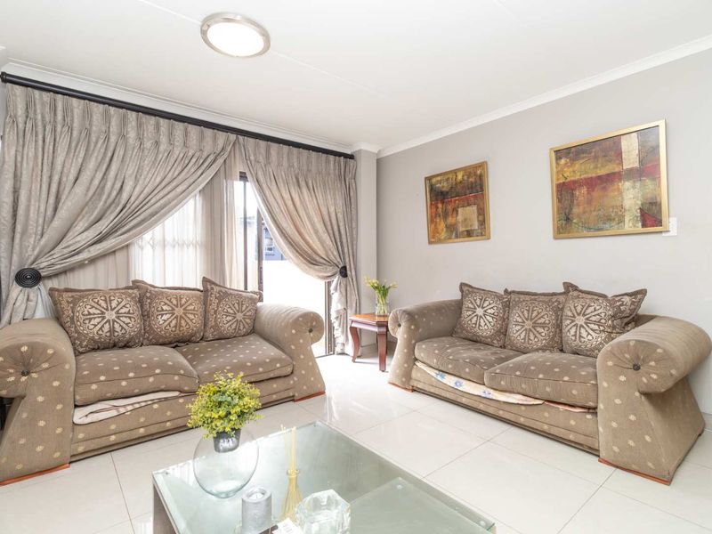Bright 3-Bedroom Unit with Private Garden and Inverter!! - Photo 4