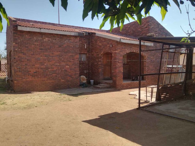3 bedrooms house for sale in Soshanguve HH - Photo 1