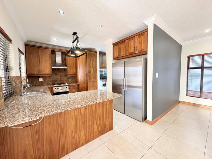 Property #2505416, Townhouse For Sale in Heritage Hill