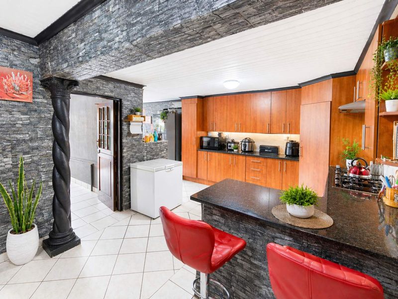 4 bedroom House for sale in Meyerspark - Photo 5