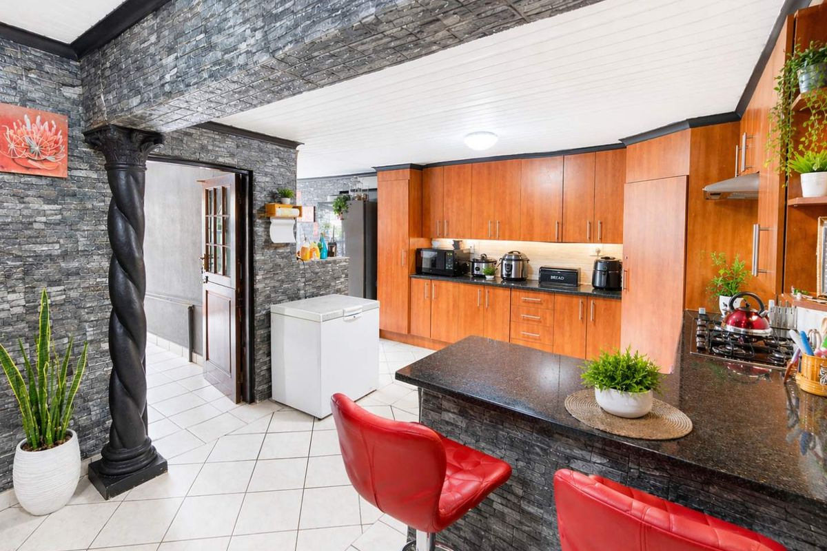 4 bedroom House for sale in Meyerspark - Photo 5