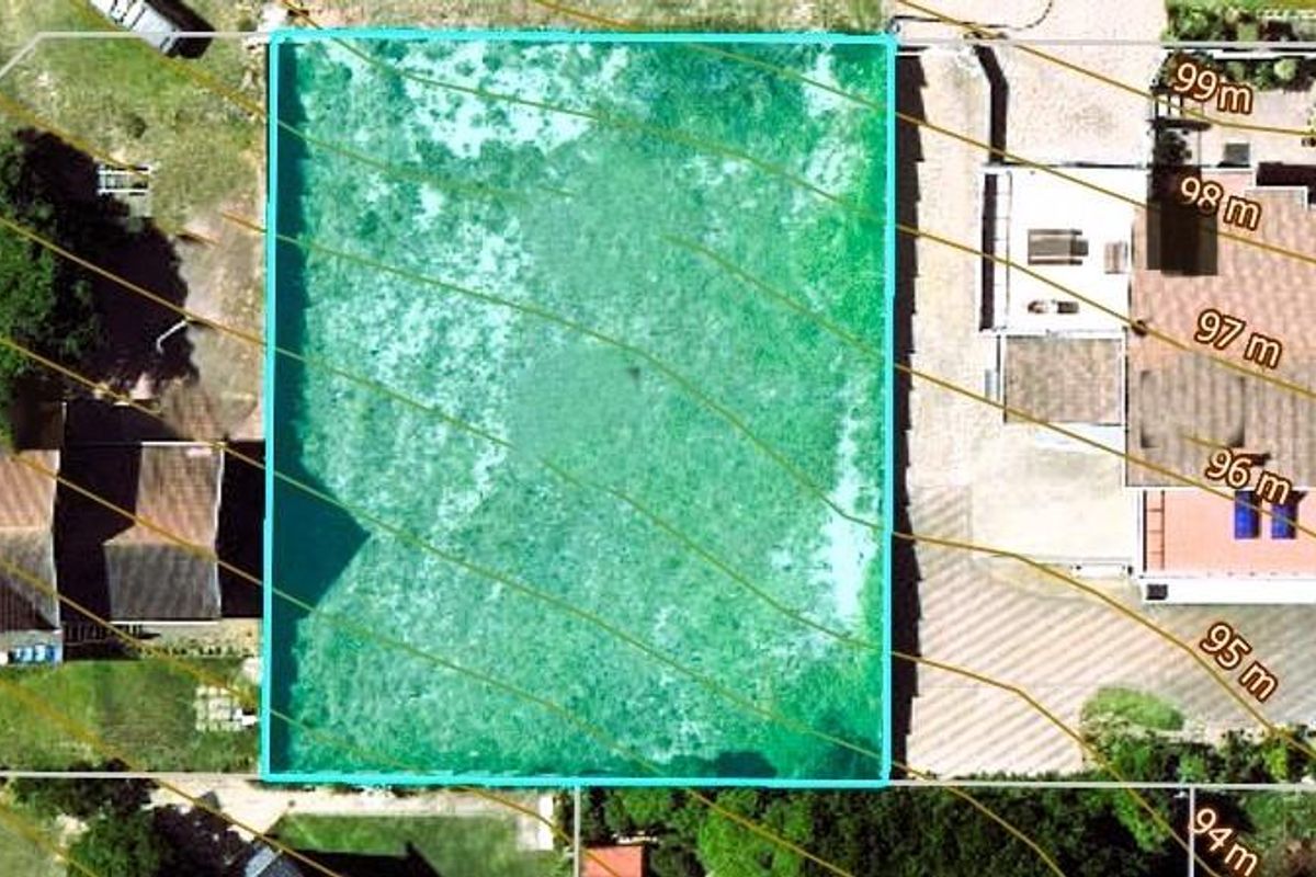 Prime 750m2 Vacant Land in Dana Bay with Sea View - Photo 4