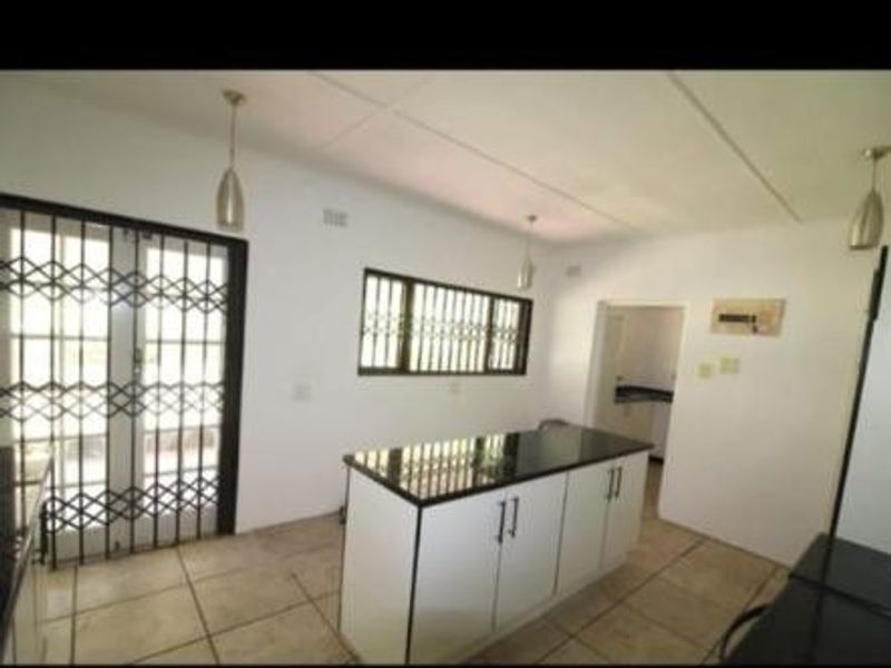 Dream Family Home with a Wealth of Potential in Queensburgh! - Photo 9