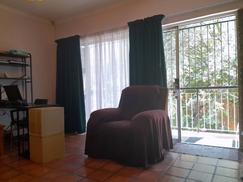 Well maintained 1st floor 3 Bedroom Home - Photo 3