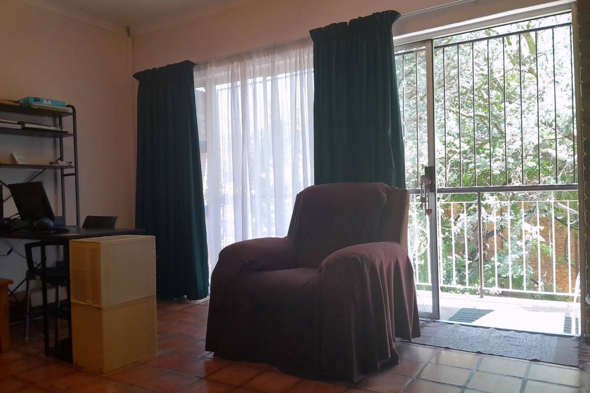 Well maintained 1st floor 3 Bedroom Home - Photo 3