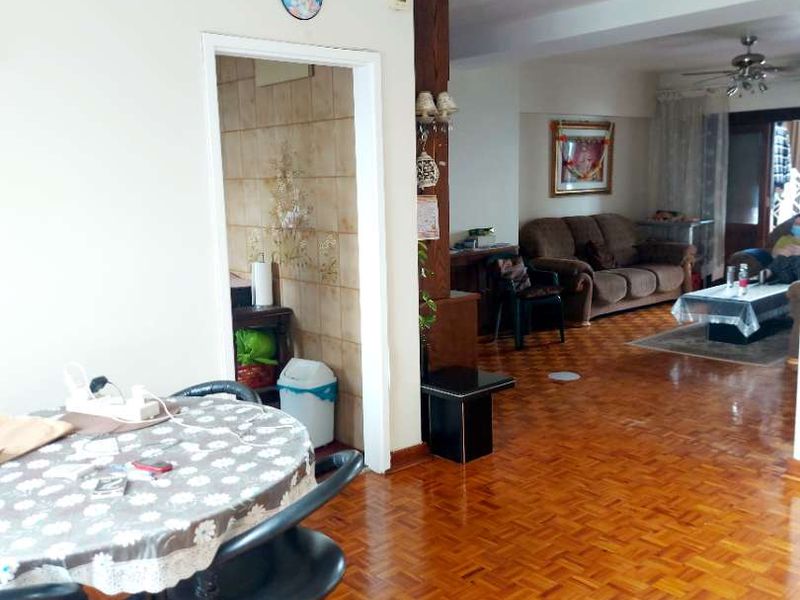 **Luxurious Blue-Chip Apartment with Unrivaled Sea Views at a Reduced Price** - Photo 6