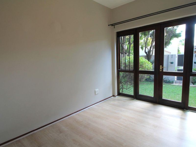 Lovely lock up and go - Photo 9