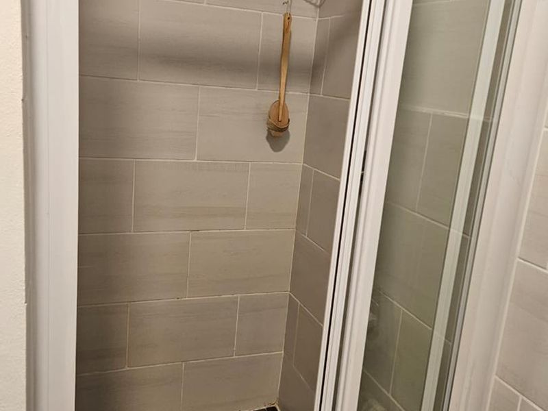 2 Bed 1 Bath Unfurnished First Floor Endevour Mariners Village 1/9 - Photo 7