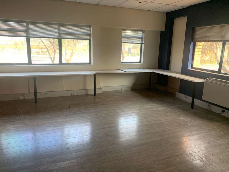 388m2 Office Space To Let | 39 Empire Road, Parktown - Photo 10