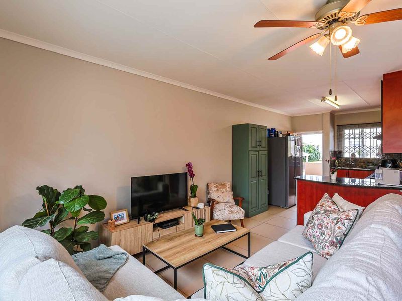 Modern, Spacious 3 Bedroom – Secure Living with a View - Photo 9