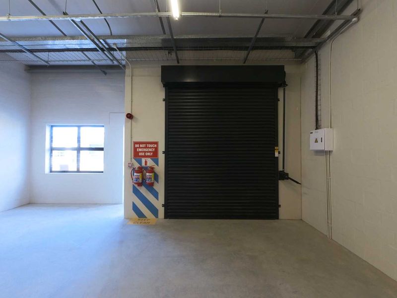 121sqm Warehouse space to let - Montague Gardens - Photo 5