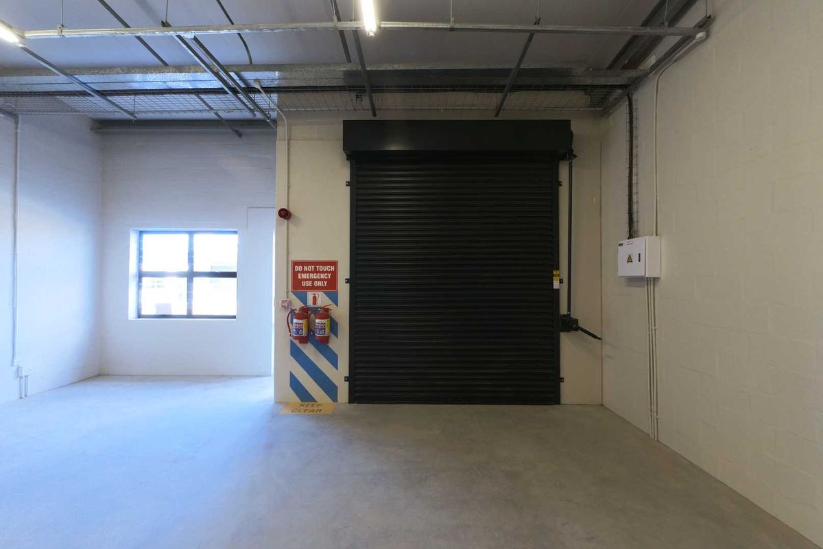 121sqm Warehouse space to let - Montague Gardens - Photo 5
