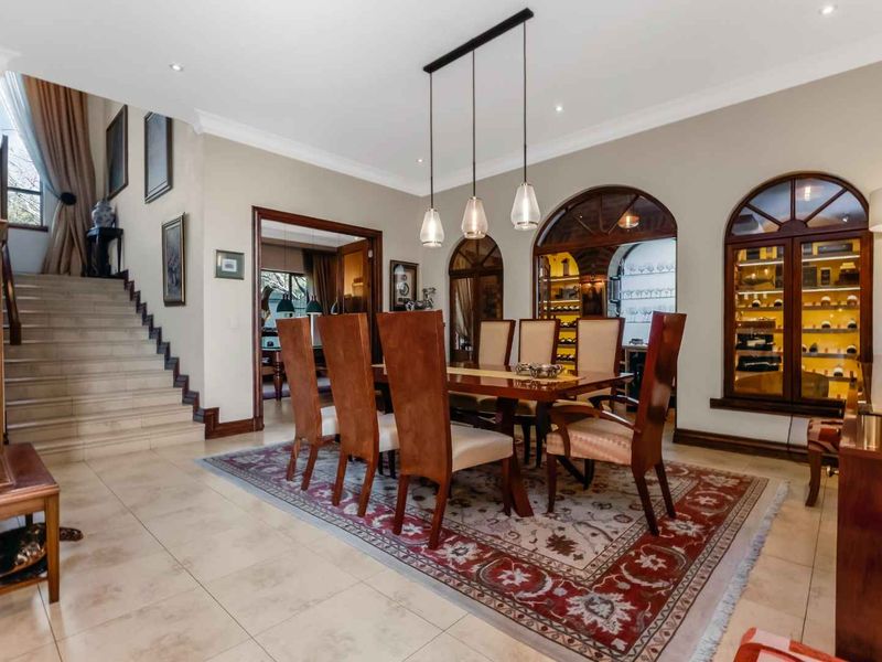 DESIRABLE MOVE-IN READY FAMILY HOME - NESTLED IN THE QUIET HAWTHORN VILLAGE ESTATE - Photo 4