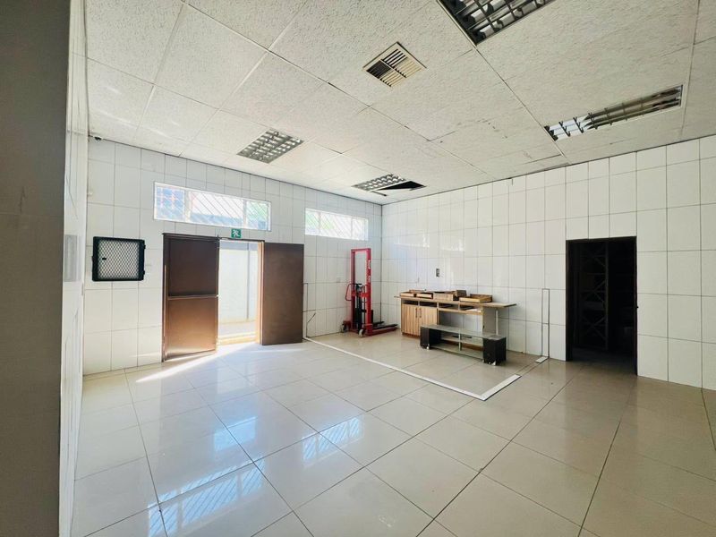 Spacious Workshop/Warehouse - Photo 3