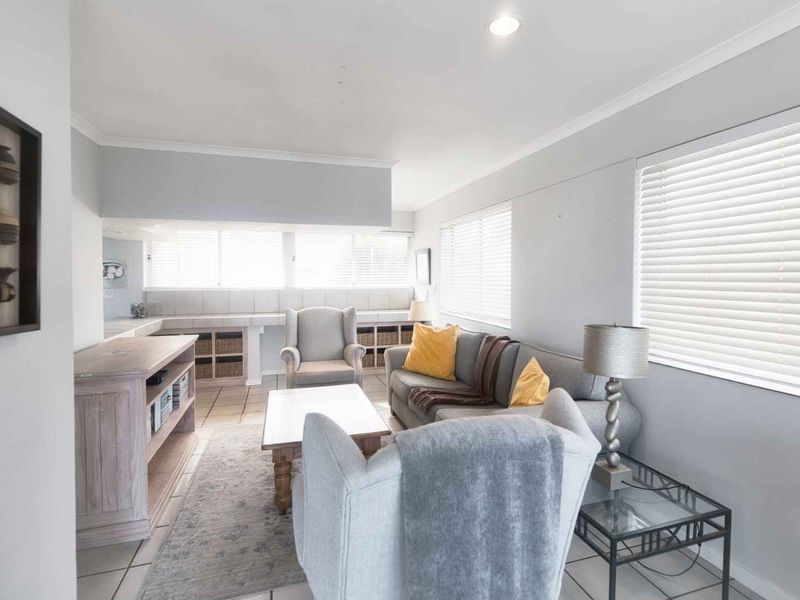 Prime Coastal Escape - Photo 9