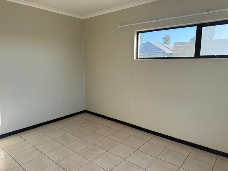 FOR RENT: GOLDEN OLDIE -  3 BEDROOM HOUSE - CENTRAL ,SWAKOPMUND - Photo 10
