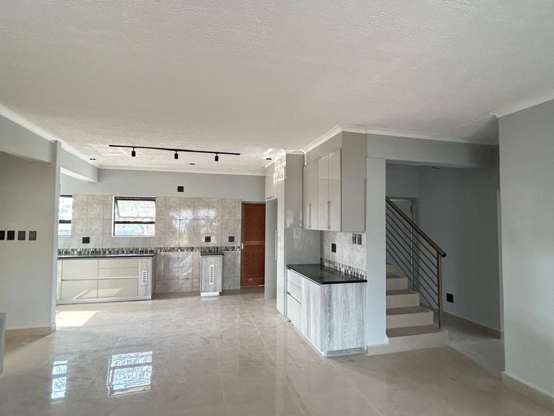 Newly Built Modern 4 Bedroom Full Title Double-Storey Home in Upmarket Secure Estate - Photo 3