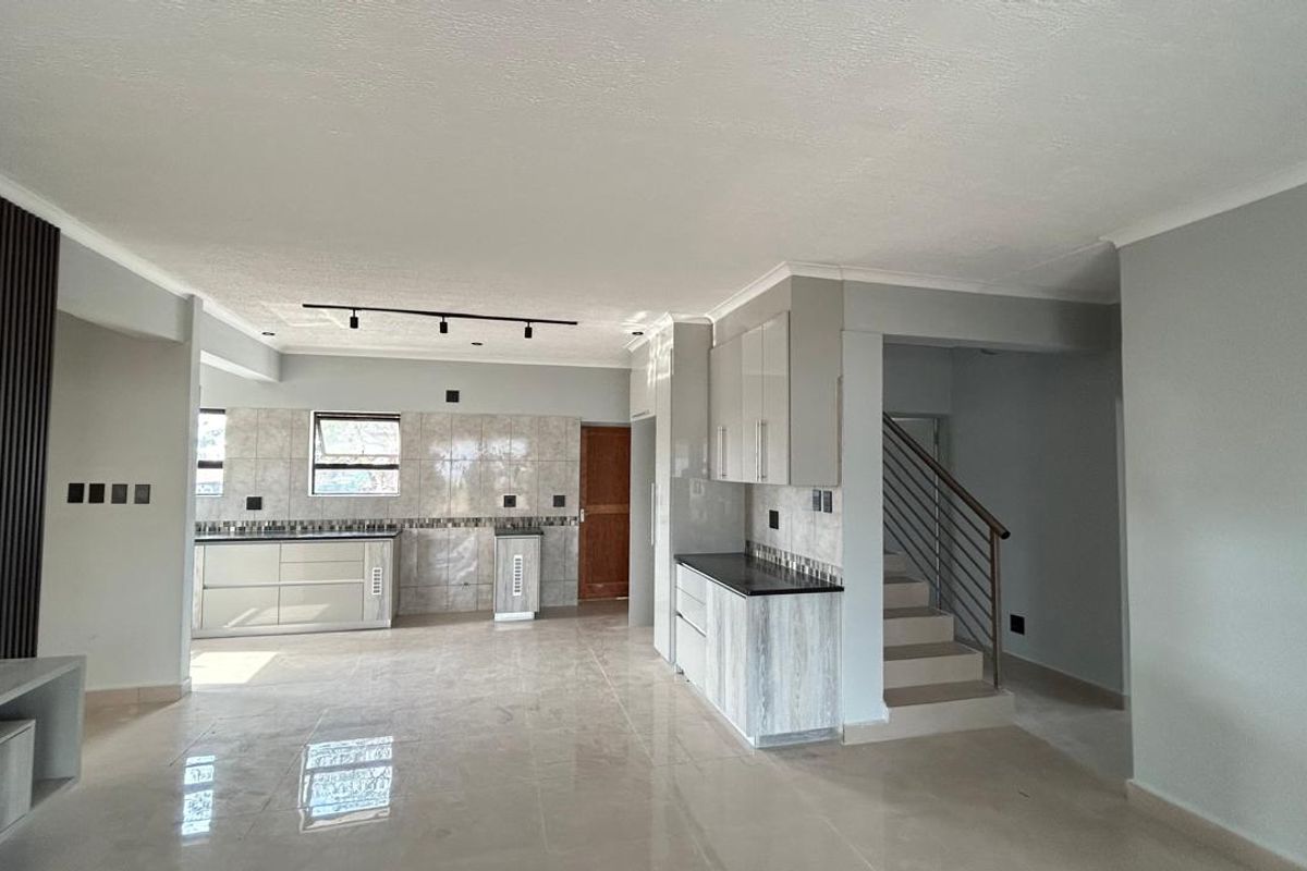 Newly Built Modern 4 Bedroom Full Title Double-Storey Home in Upmarket Secure Estate - Photo 3