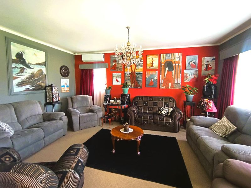 Family Home with Boreholes and Granny Flat - Photo 5