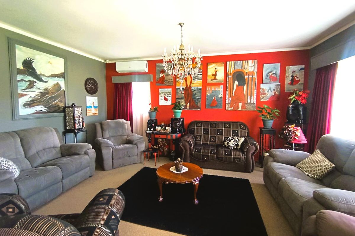 Family Home with Boreholes and Granny Flat - Photo 5