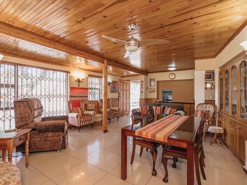 Inviting 4 Bedroom Haven: Spacious & Well-Maintained Residence - Photo 8