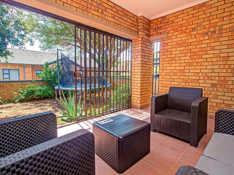 Modern, Well-Kept Townhouse in Prime Location - Photo 10