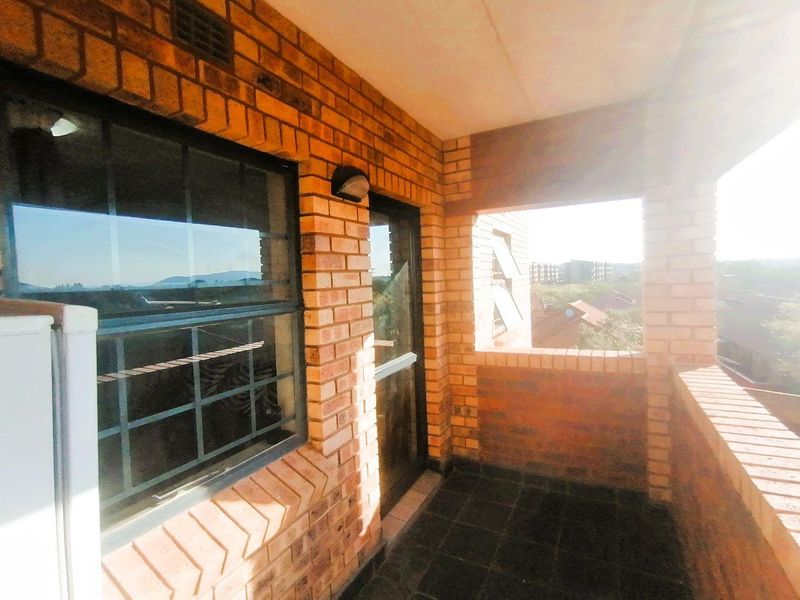 Modern 2-Bedroom Apartment in a Secure Estate - Photo 7