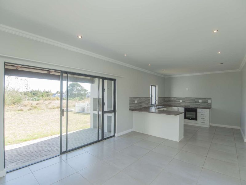 Wedgewood Golf Estate Living: Golf, Nature & Work-from-Home Comfort! - Photo 10